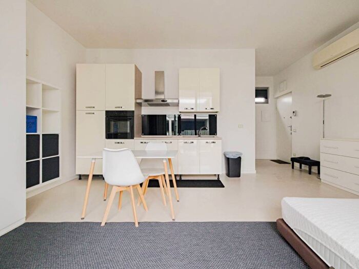 Appartamento monolocale in affitto in Via Flumendosa, Crescenzago, Milano