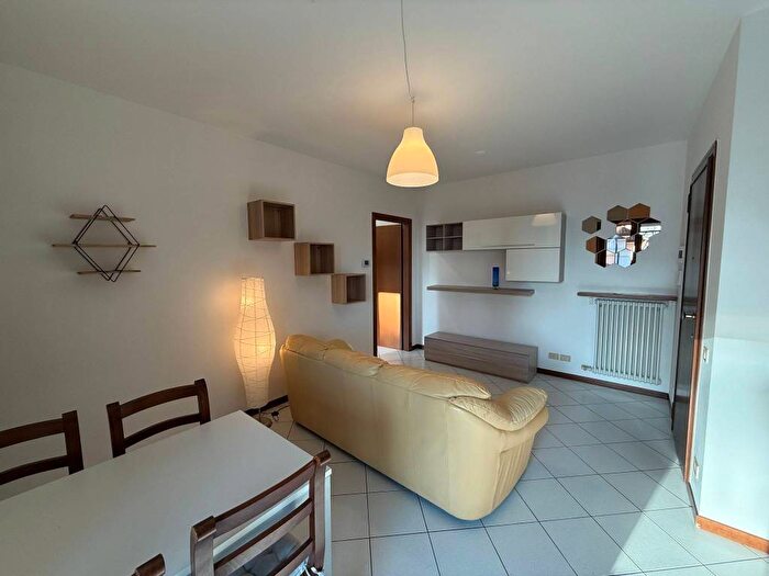 Appartamento bilocale in affitto in Via Pietro Paleocapa, Centro, Alzano Lombardo