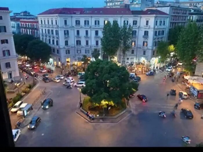 Appartamento monolocale in affitto in Piazza Vanvitelli, Napoli