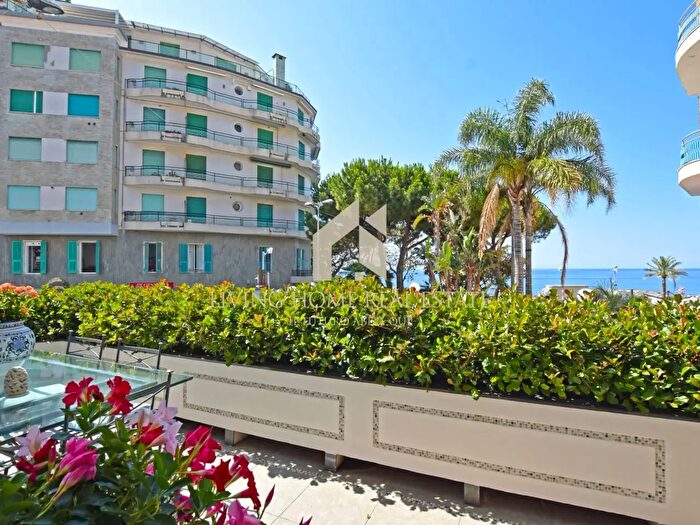 Appartamento quadrilocale in vendita in Via Roma, Ospedaletti