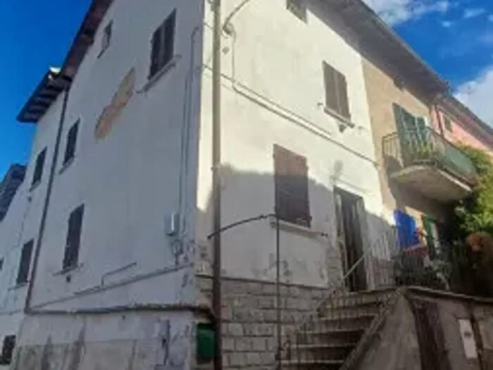 Casa quadrilocale in vendita in Via Guglielmo Marconi, Mornico Losana