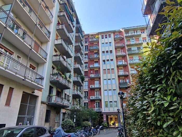 Appartamento trilocale in affitto in Via Tolentino, Cenisio, Milano