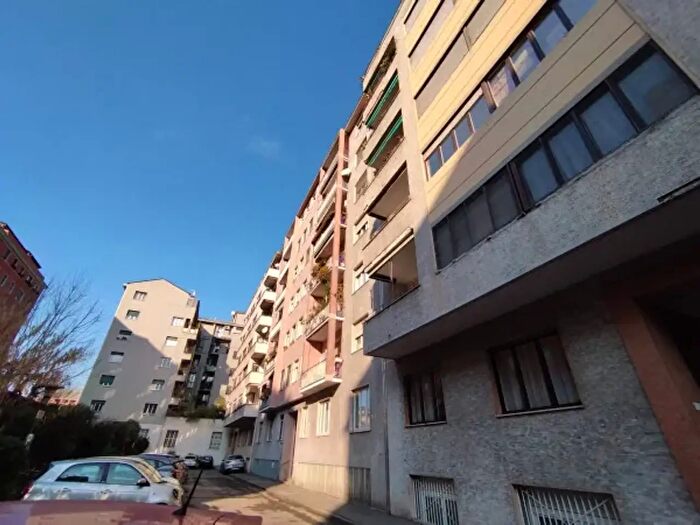 Appartamento con 6 locali in vendita in Via Montepulciano, Milano