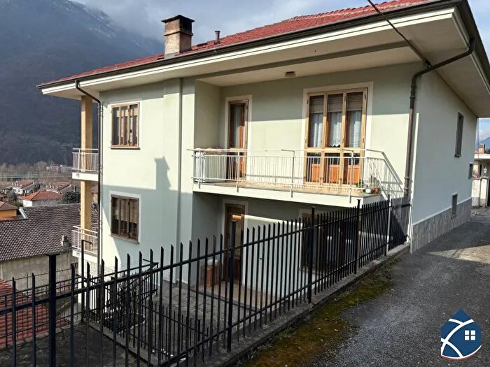 Casa con 8 locali in vendita in Pinasca Via Viotti, Pinasca