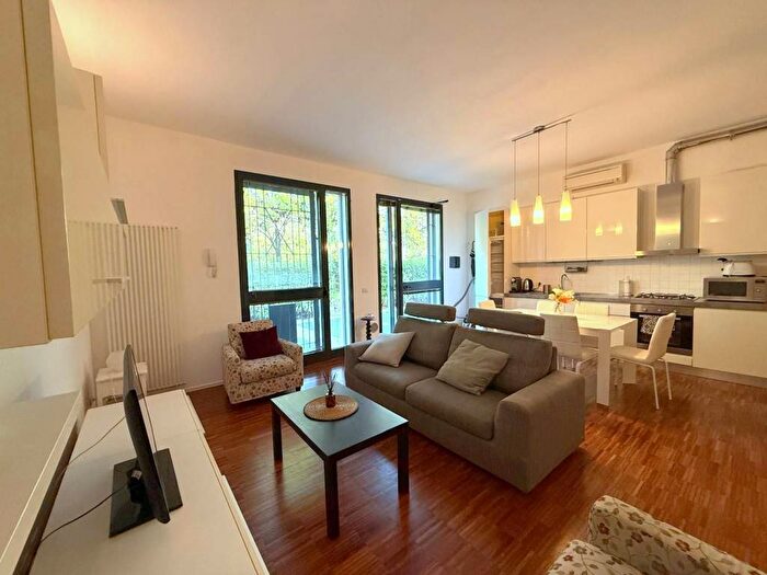 Appartamento bilocale in affitto in Alzaia Naviglio Pavese, Navigli Darsena, Milano
