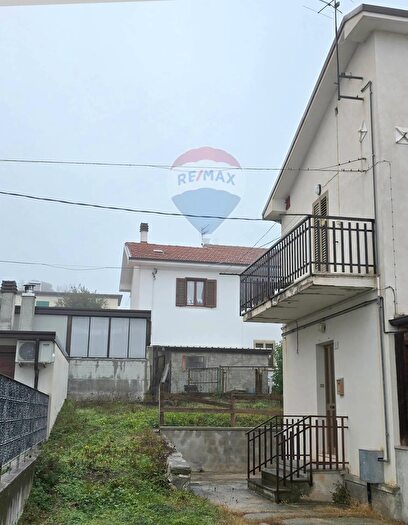 Appartamento con 5 locali in vendita in Via Giuseppe Verdi, Lettopalena