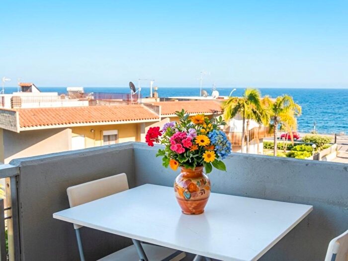 Appartamento bilocale in affitto in Via Antonello da Messina, Centro, Aci Castello