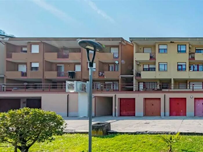 Appartamento trilocale in vendita in Via Ca Noa, Val Brembilla