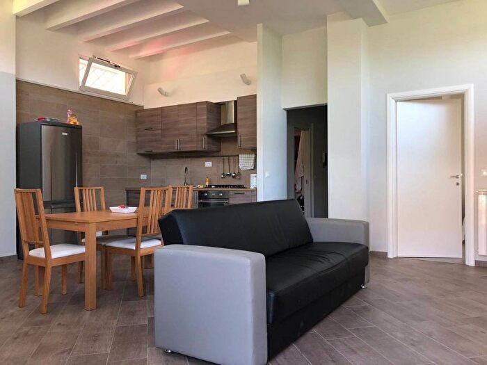 Appartamento trilocale in affitto in Via Gradoli, Tomba di Nerone, Roma