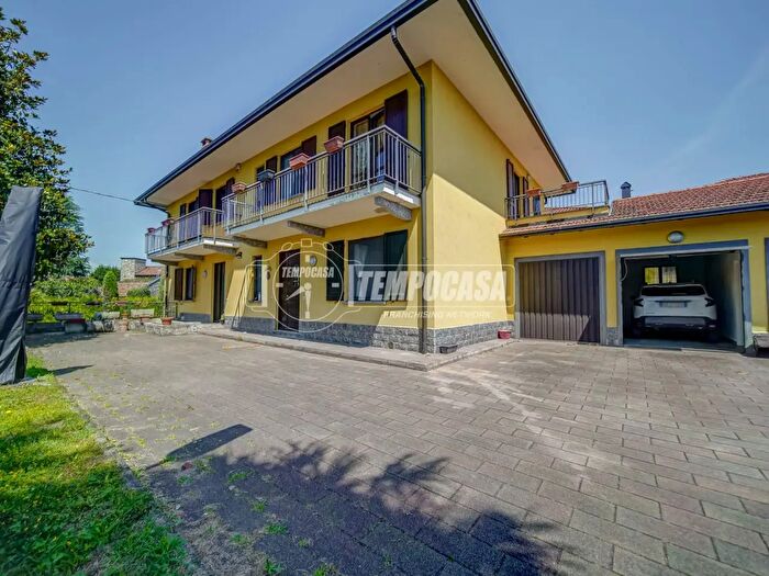 Casa con 5 locali in vendita in Via Papa Giovanni XXIII, Biandronno