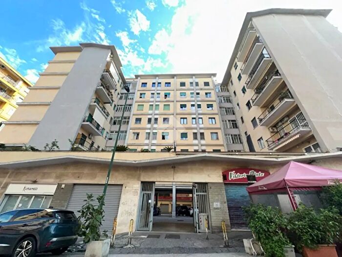 Appartamento trilocale in vendita in Via Guglielmo Sagrera, Napoli
