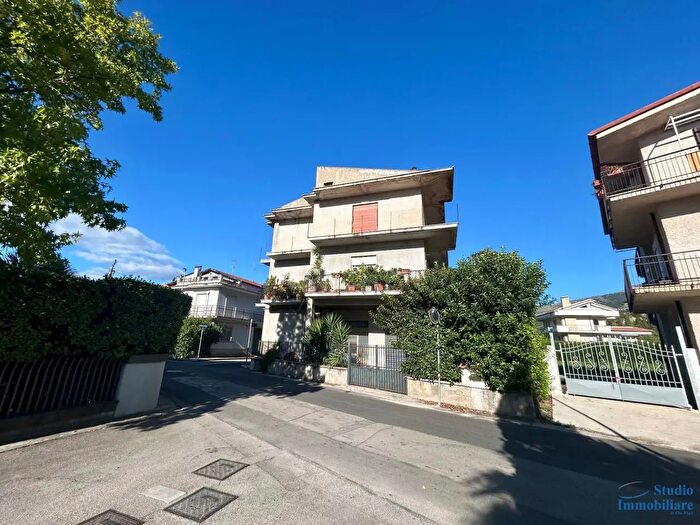 Appartamento con 5 locali in vendita in Andrea Costa, Fondi