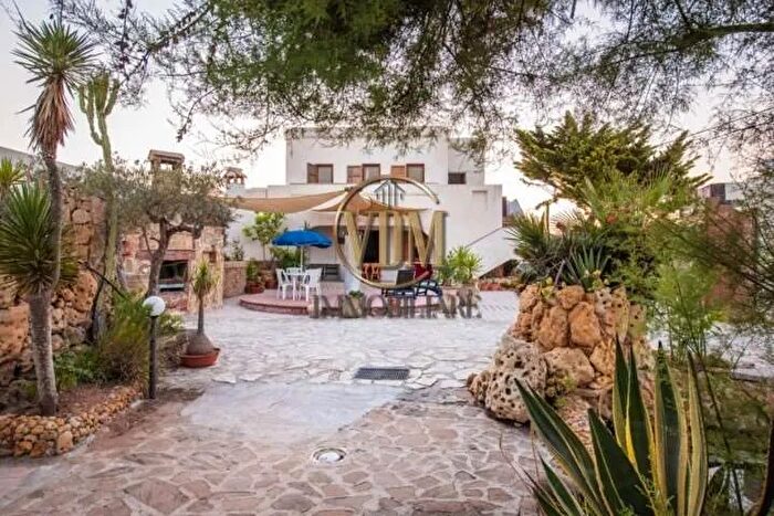 Casa con 6 locali in vendita in Petrosino