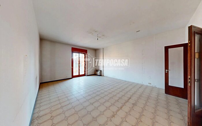 Appartamento con 5 locali in vendita in Piazza Cristo Re, Alba