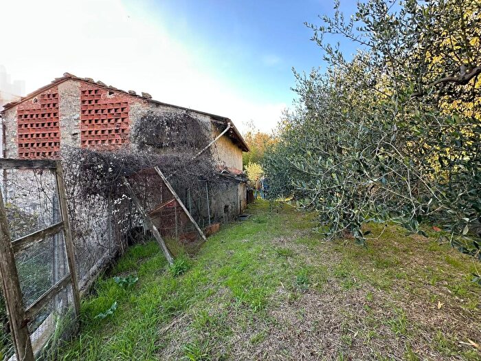 Casa trilocale in vendita in Lucca