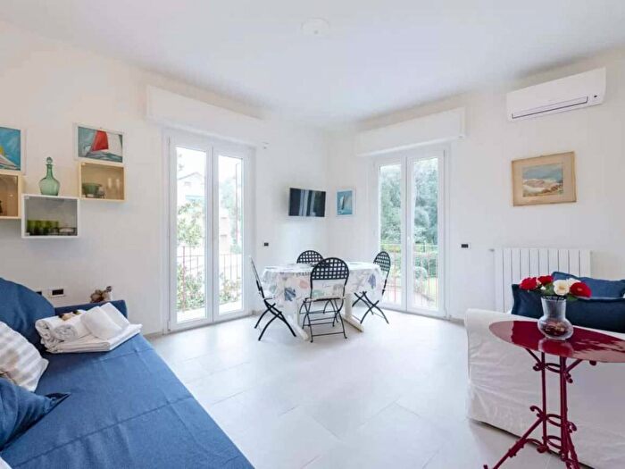 Appartamento trilocale in affitto in Via Anton Maria Maragliano, Centro, Santa Margherita Ligure