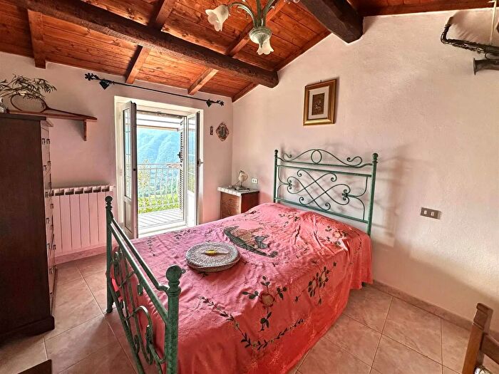 Casa con 5 locali in vendita in Licciana Nardi