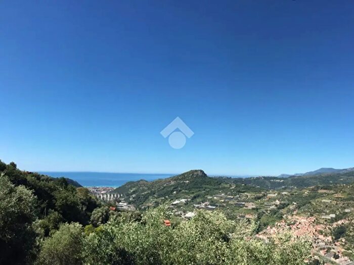 Casa con 6 locali in vendita in Str Fuberta, Vallebona