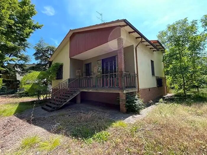 Casa con 8 locali in vendita in Modena