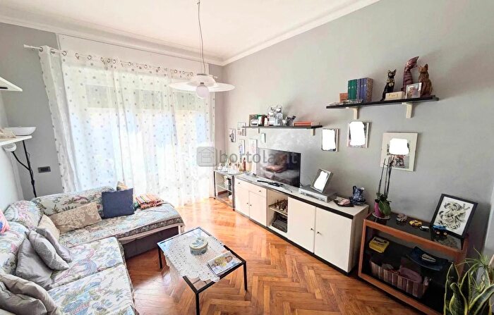 Appartamento con 9 locali in vendita in Via Peschiera, Genova