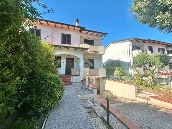 Casa con 5 locali in affitto in Via giuseppe saragat, Santa Maria degli Angeli, Assisi