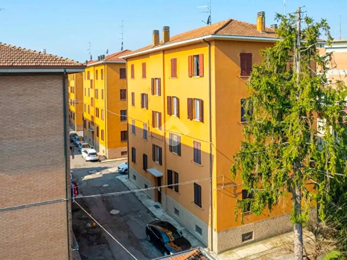 Appartamento trilocale in vendita in Via Due Canali, Reggio Emilia