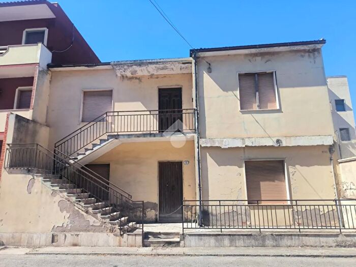 Appartamento con 6 locali in vendita in Via V Alfieri, Porto Torres