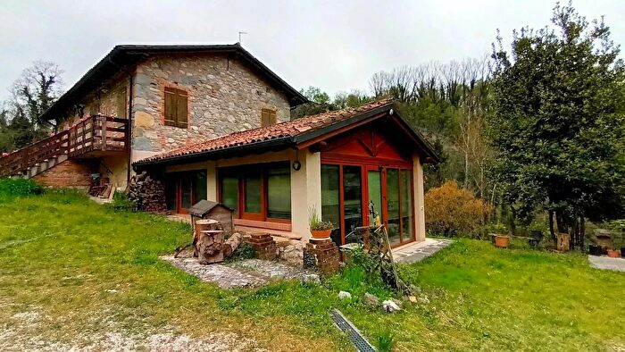 Casa con 5 locali in vendita in Tarzo