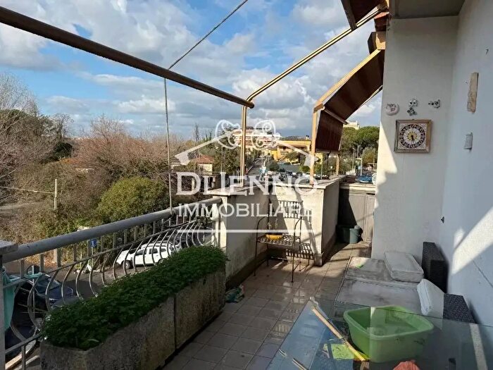 Appartamento con 5 locali in vendita in Roma