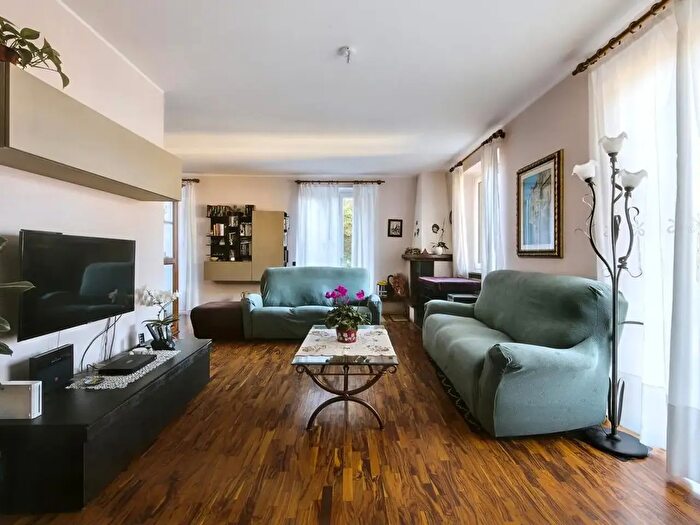Casa con 11 locali in vendita in Via Dalmazia, Laveno Mombello