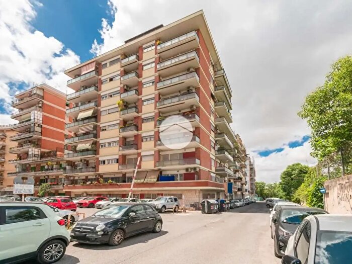 Appartamento trilocale in vendita in Via Luigi Lodi, Roma