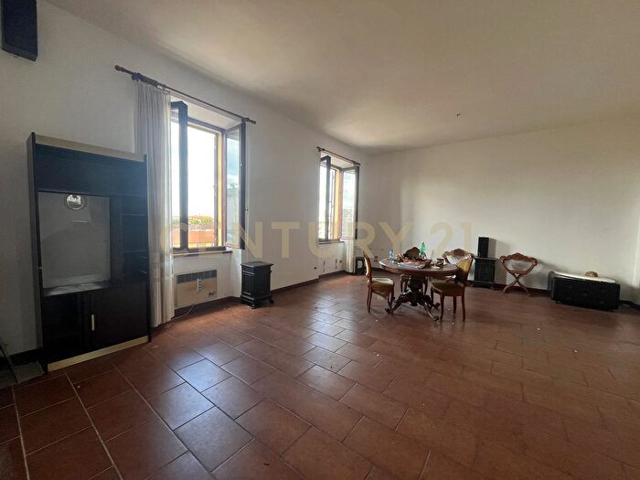 Appartamento con 8 locali in vendita in Via Francesco Crispi, Grosseto