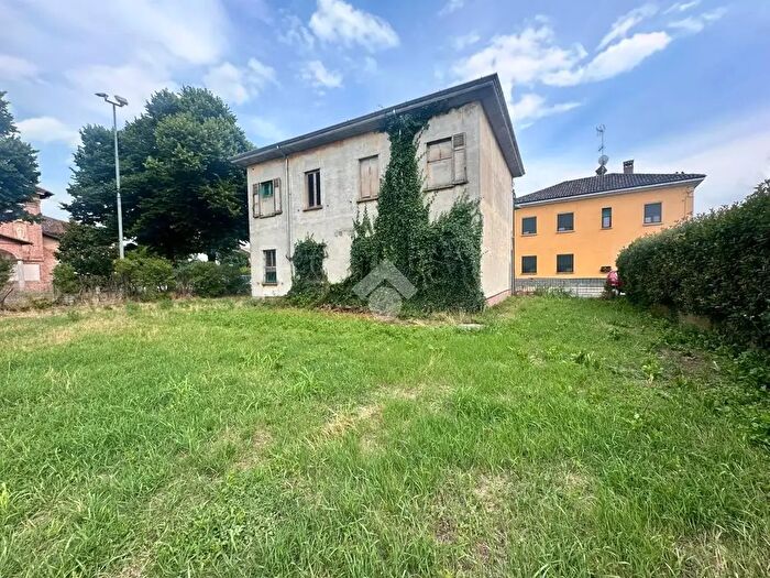 Casa con 6 locali in vendita in Via IV Novembre, Zeccone