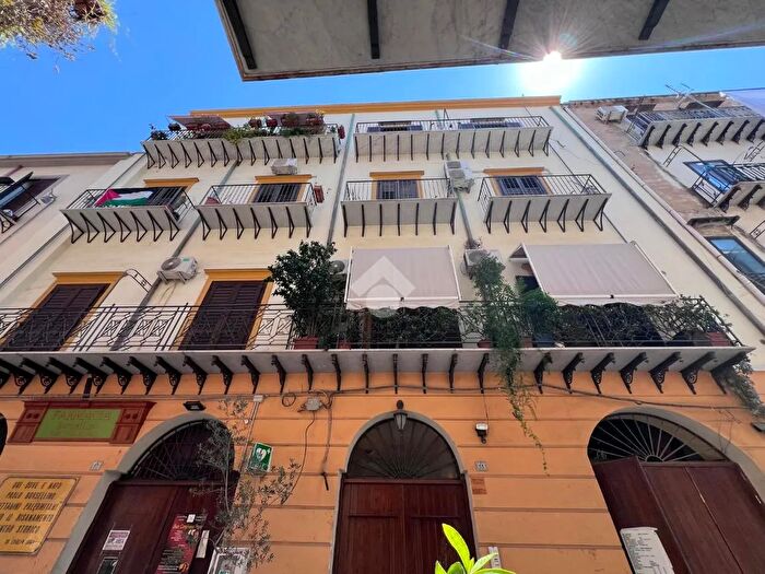 Appartamento trilocale in vendita in Via della Vetriera, Palermo