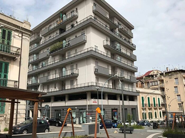 Appartamento trilocale in affitto in Via Colapesce, Garibaldi, Messina