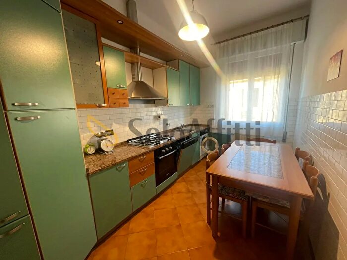 Appartamento quadrilocale in affitto in Via Adua, Ferrara