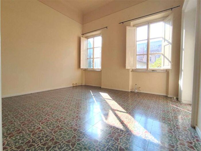 Appartamento con 6 locali in affitto in Via Galli Tassi, Piazza Napoleone San Michele, Lucca
