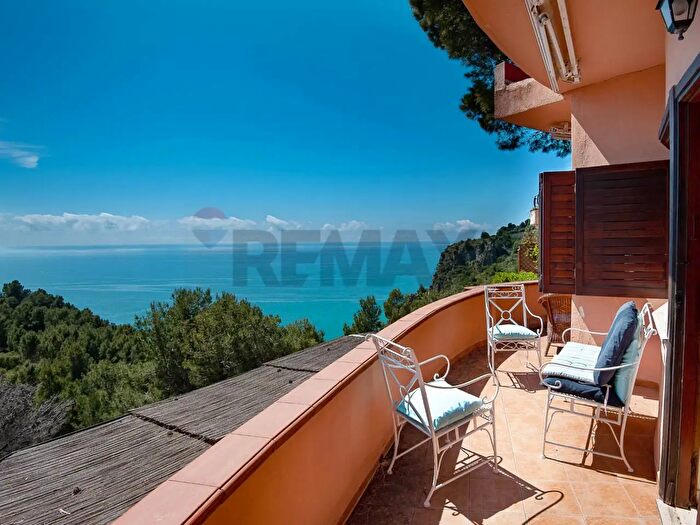 Appartamento con 6 locali in vendita in Punta Cetarola, Sperlonga