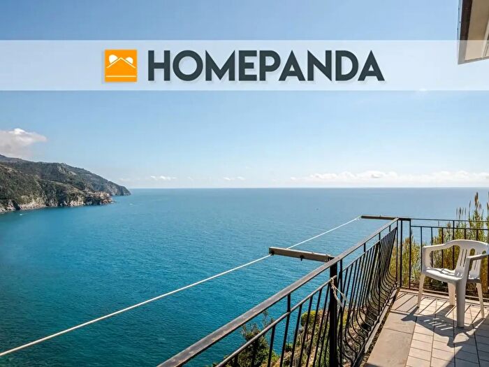 Appartamento trilocale in vendita in Via Lardarina, Vernazza