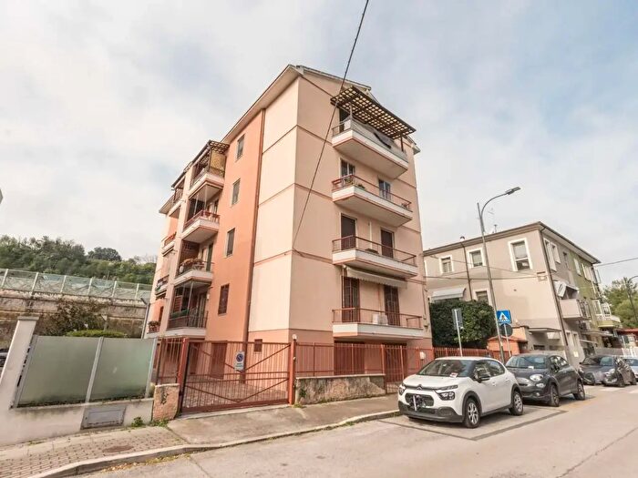 Appartamento con 6 locali in vendita in Via Canova, Pescara