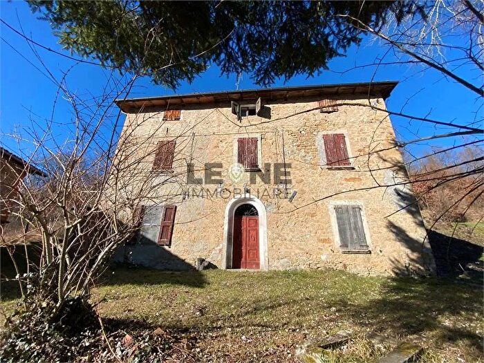 Casa con 12 locali in vendita in Zocca