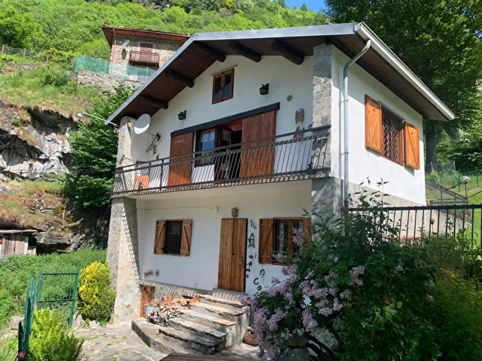 Casa con 5 locali in vendita in Usseglio