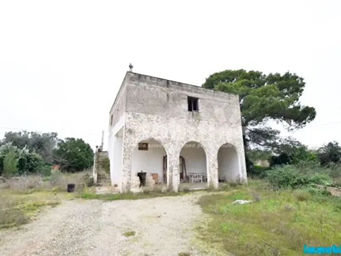 Casa con 6 locali in vendita in Oria