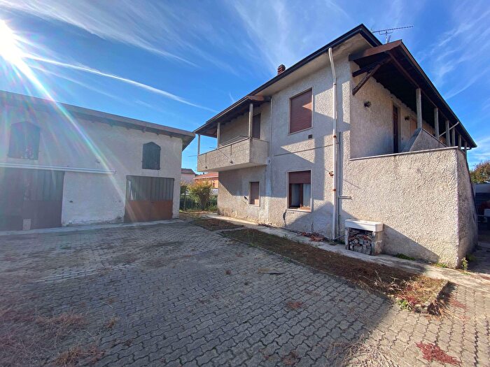 Casa con 6 locali in vendita in Via Molino, Gambolo