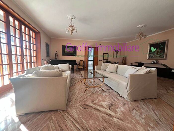 Appartamento con 6 locali in affitto in Centro, Trapani