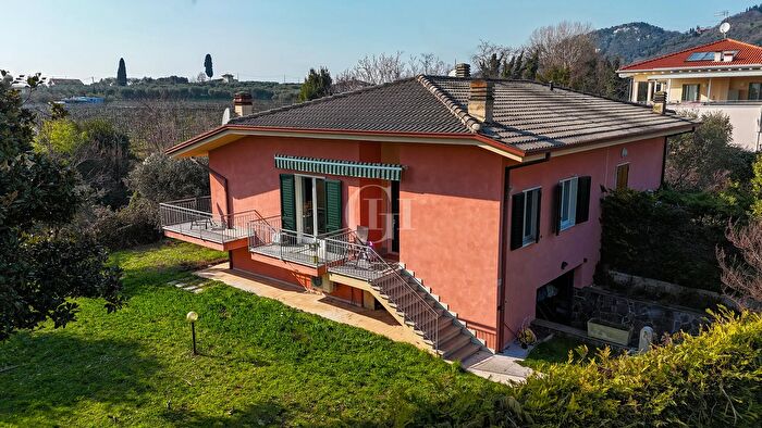 Casa con 5 locali in vendita in Bardolino