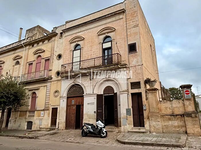 Casa con 6 locali in vendita in Via Monte Grappa, Galatina