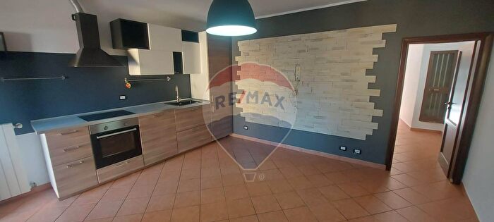 Appartamento trilocale in vendita in Via Vittorio Veneto, Brebbia