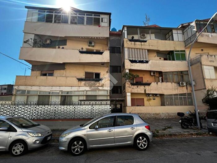 Appartamento trilocale in vendita in Largo Giuseppe Puntarello, Bonagia, Palermo