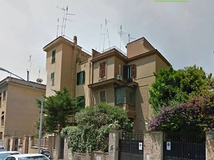 Appartamento bilocale in affitto in Via Volterra, Roma